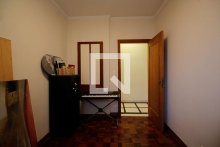 Casa à venda com 460m², 4 quartos e 4 vagasEscritório