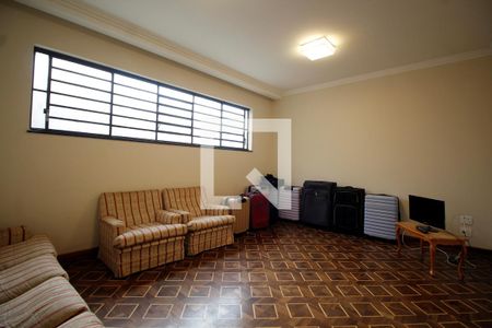 Casa à venda com 460m², 4 quartos e 4 vagasSala de tv