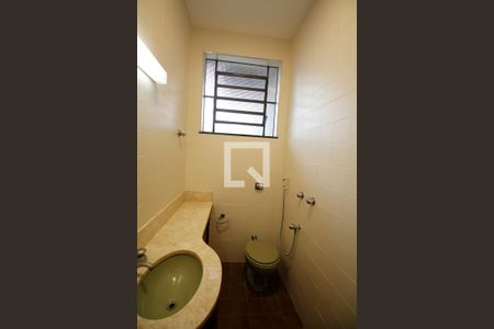 Casa à venda com 460m², 4 quartos e 4 vagasBanheiro 2