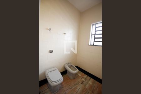 Casa à venda com 460m², 4 quartos e 4 vagasBanheiro da suite 1