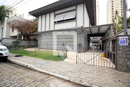 Casa à venda com 460m², 4 quartos e 4 vagasFachada