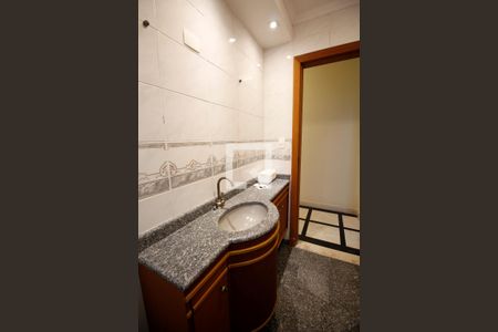 Casa à venda com 460m², 4 quartos e 4 vagasBanheiro 1