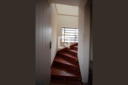 Casa à venda com 460m², 4 quartos e 4 vagasEscada 2