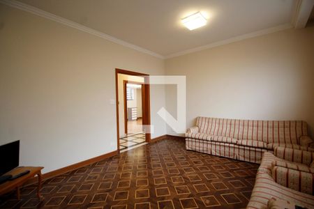 Casa à venda com 460m², 4 quartos e 4 vagasSala de tv