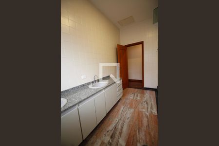 Casa à venda com 460m², 4 quartos e 4 vagasBanheiro da suite 1