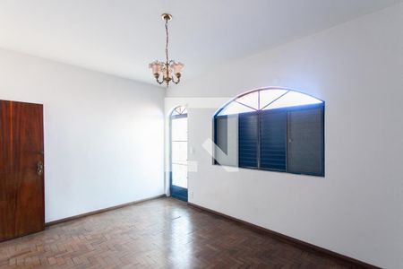 Sala de casa para alugar com 3 quartos, 250m² em Santa Monica, Belo Horizonte