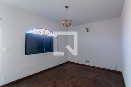Sala de casa à venda com 3 quartos, 250m² em Santa Monica, Belo Horizonte