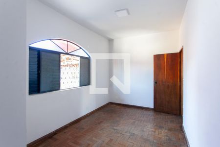 Casa à venda com 250m², 3 quartos e 4 vagas Casa à venda com 250m², 3 quartos e 4 vagasQuarto 2