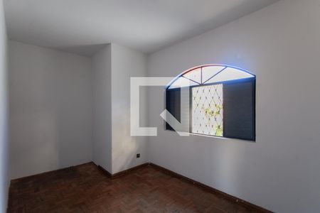 Casa à venda com 250m², 3 quartos e 4 vagas Casa à venda com 250m², 3 quartos e 4 vagasQuarto 2