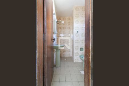 Casa à venda com 250m², 3 quartos e 4 vagas Casa à venda com 250m², 3 quartos e 4 vagasBanheiro de serviço