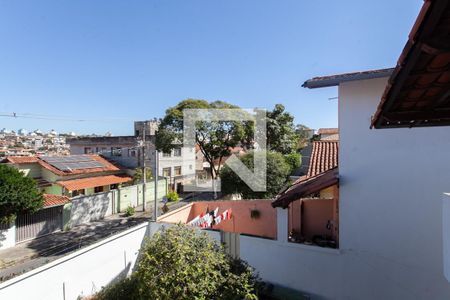 Casa à venda com 250m², 3 quartos e 4 vagas Casa à venda com 250m², 3 quartos e 4 vagasVista do Quarto 2