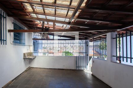 Casa à venda com 250m², 3 quartos e 4 vagas Casa à venda com 250m², 3 quartos e 4 vagasTerraço