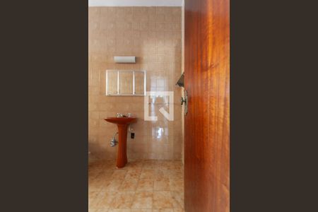 Casa à venda com 250m², 3 quartos e 4 vagas Casa à venda com 250m², 3 quartos e 4 vagasBanheiro Social