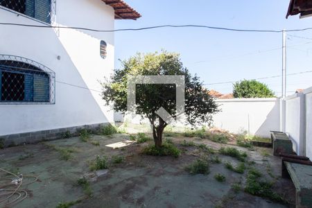 Casa à venda com 250m², 3 quartos e 4 vagas Casa à venda com 250m², 3 quartos e 4 vagasQuintal