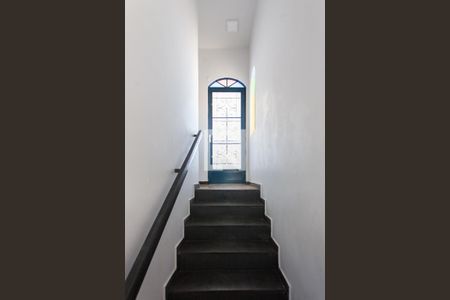 Casa à venda com 250m², 3 quartos e 4 vagas Casa à venda com 250m², 3 quartos e 4 vagasEscada