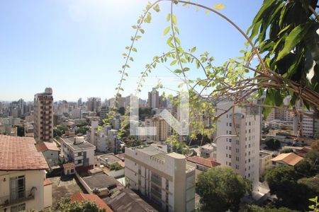 Vista  de apartamento à venda com 4 quartos, 140m² em Santo Antônio, Belo Horizonte