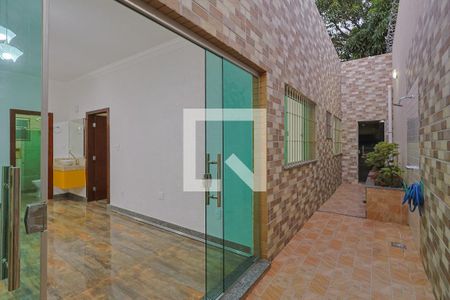 Varanda de casa à venda com 3 quartos, 205m² em Sagrada Família, Belo Horizonte