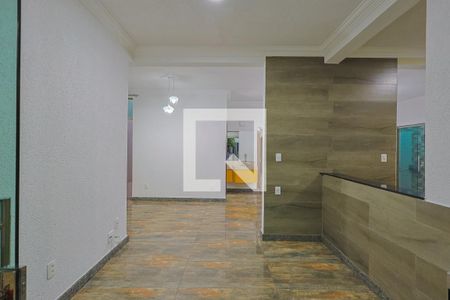 Sala de casa à venda com 3 quartos, 205m² em Sagrada Família, Belo Horizonte