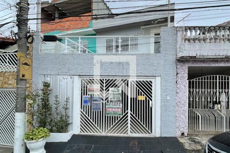 Casa à venda com 135m², 3 quartos e 2 vagas Casa à venda com 135m², 3 quartos e 2 vagasFachada
