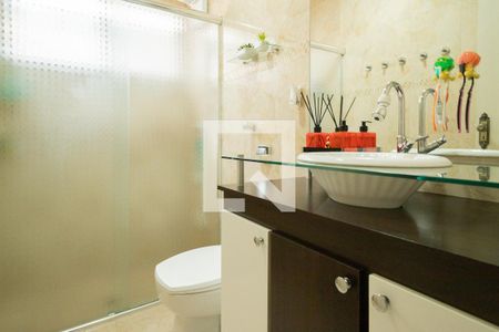 Casa à venda com 135m², 3 quartos e 2 vagas Casa à venda com 135m², 3 quartos e 2 vagasBanheiro Social