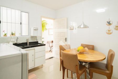 Casa à venda com 135m², 3 quartos e 2 vagas Casa à venda com 135m², 3 quartos e 2 vagasCozinha