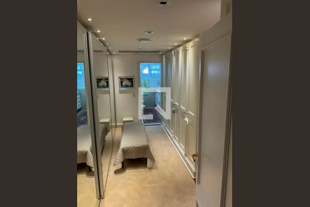 Apartamento à venda com 329m², 3 quartos e 3 vagas Apartamento à venda com 329m², 3 quartos e 3 vagasSuíte