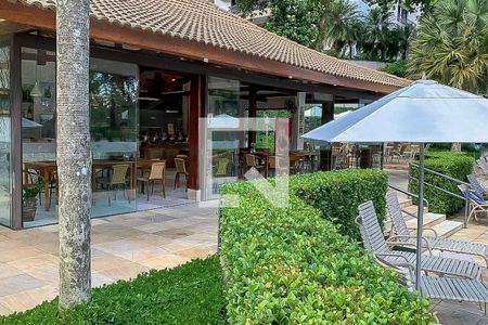 Apartamento à venda com 329m², 3 quartos e 3 vagas Apartamento à venda com 329m², 3 quartos e 3 vagasPiscina