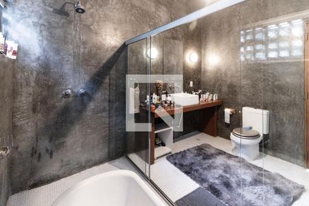 Casa à venda com 300m², 3 quartos e sem vagaBanheiro do Quarto 2 - Suite