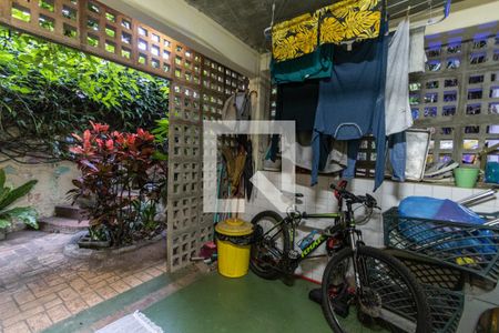 Casa à venda com 300m², 3 quartos e sem vagaÁrea de Serviço