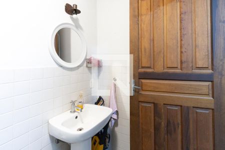 Casa à venda com 300m², 3 quartos e sem vagaBanheiro da Área de Serviço