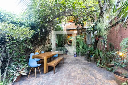 Casa à venda com 300m², 3 quartos e sem vagaPatio central