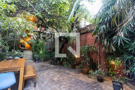 Casa à venda com 300m², 3 quartos e sem vagaPatio central