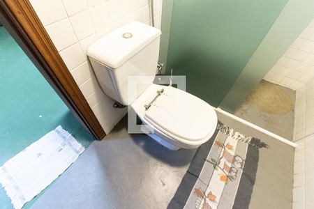 Casa à venda com 300m², 3 quartos e sem vagaBanheiro da Área de Serviço