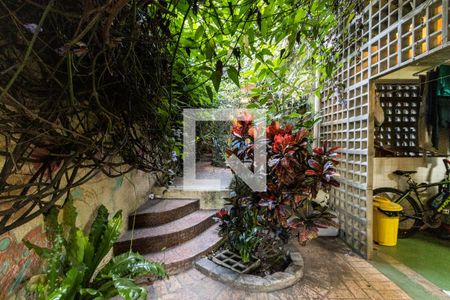 Casa à venda com 300m², 3 quartos e sem vagaÁrea de Serviço