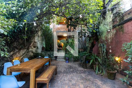 Casa à venda com 300m², 3 quartos e sem vagaPatio central