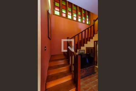 Casa à venda com 250m², 4 quartos e 3 vagasEscada