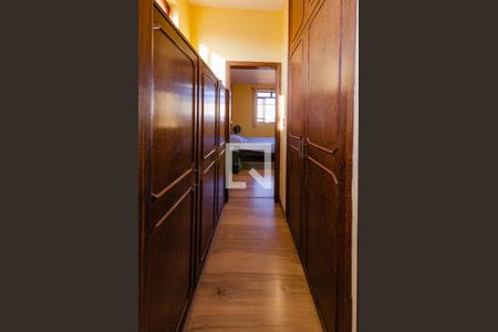 Casa à venda com 250m², 4 quartos e 3 vagasCloset