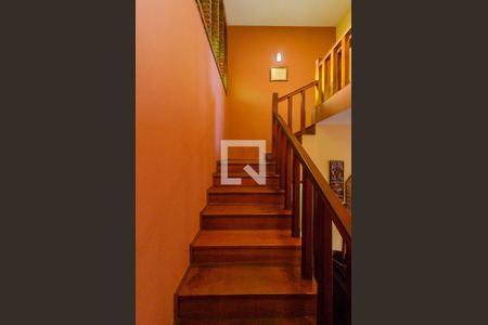 Casa à venda com 250m², 4 quartos e 3 vagasEscada