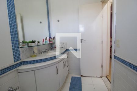 Casa para alugar com 370m², 5 quartos e 4 vagasBanheiro da Suíte 1