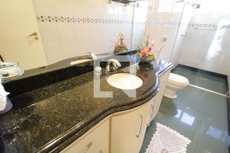 Casa para alugar com 370m², 5 quartos e 4 vagasBanheiro Social