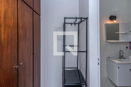 Corredor de apartamento para alugar com 1 quarto, 40m² em Aclimação, São Paulo