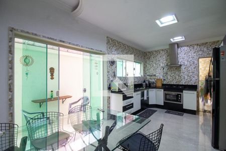 Casa à venda com 257m², 3 quartos e 3 vagasCozinha