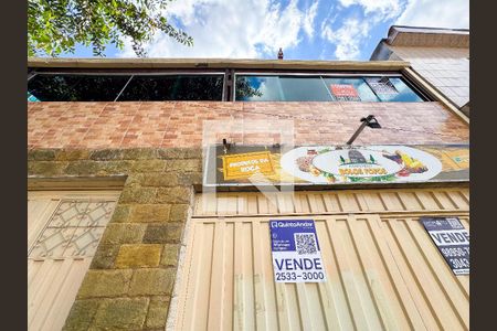 Casa à venda com 222m², 3 quartos e 2 vagasFachada