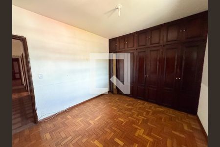 Casa à venda com 222m², 3 quartos e 2 vagasQuarto 2