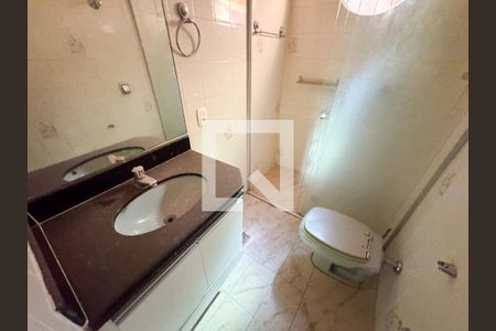 Casa à venda com 222m², 3 quartos e 2 vagasBanheiro 