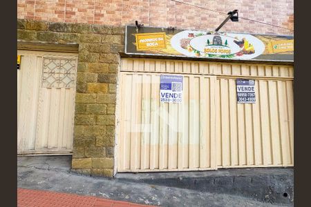 Casa à venda com 222m², 3 quartos e 2 vagasFachada