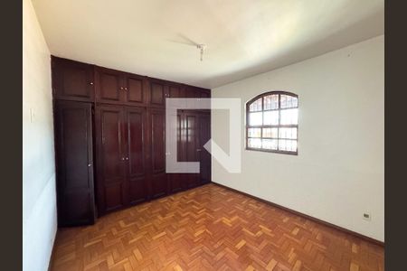 Casa à venda com 222m², 3 quartos e 2 vagasQuarto 2