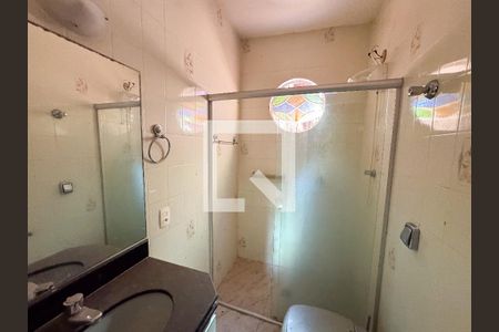 Casa à venda com 222m², 3 quartos e 2 vagasBanheiro 