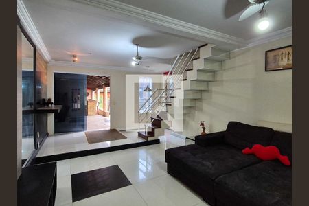 Sala de casa de condomínio para alugar com 5 quartos, 280m² em Recreio dos Bandeirantes, Rio de Janeiro