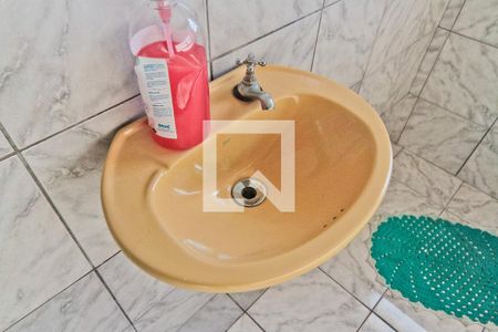 Casa à venda com 200m², 2 quartos e 3 vagas Casa à venda com 200m², 2 quartos e 3 vagasEdícula - banheiro